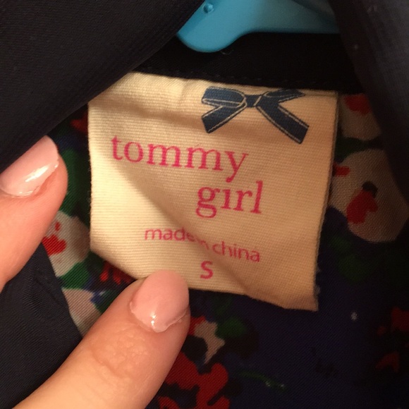 Bundle! 2 Tommy girl spring tops - Picture 6 of 14